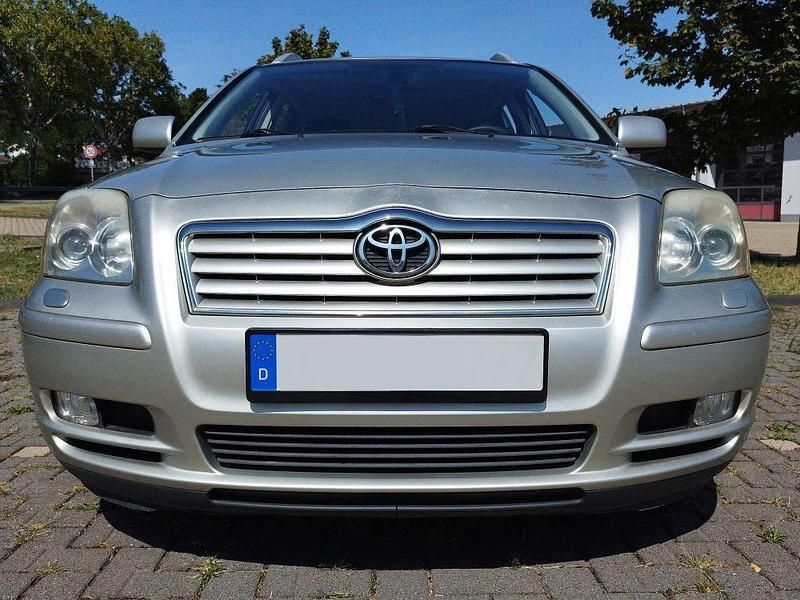 Grau Gebraucht 2003 Toyota Avensis Kombi | 1.999 € (Fairer Preis) - Bild 1/4