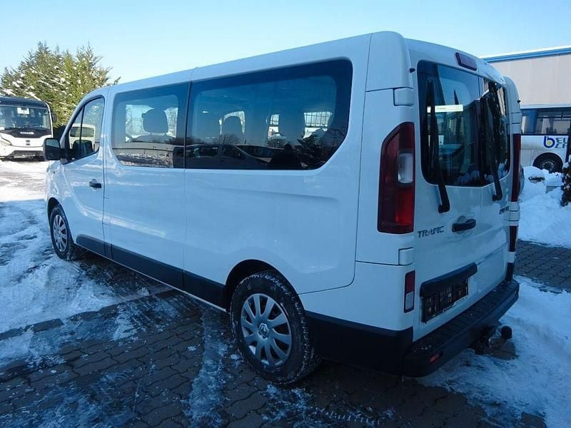 Second-hand Renault Trafic Expression 95 CP (69 kW) 2017 Alb Monovolum