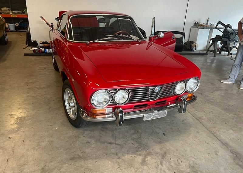 Rot Gebraucht 1975 Alfa Romeo 2000 Coupé | 29.500 € - Bild 1/4
