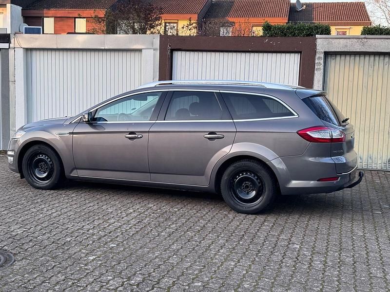 Gebraucht Ford Mondeo Titanium 163 PS (119 kW) 2012 Braun Kombi
