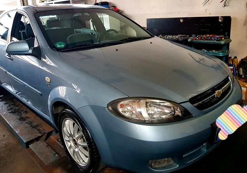 Grau Gebraucht 2009 Chevrolet Lacetti Limousine | 2.150 € - Bild 1/4