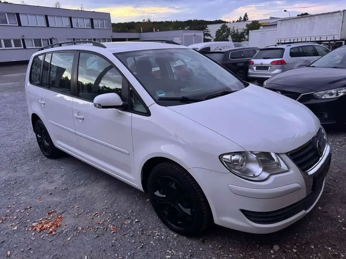 Gebraucht VW Touran Trendline 109 PS (80 kW) 2009 Weiß Van / Kleinbus