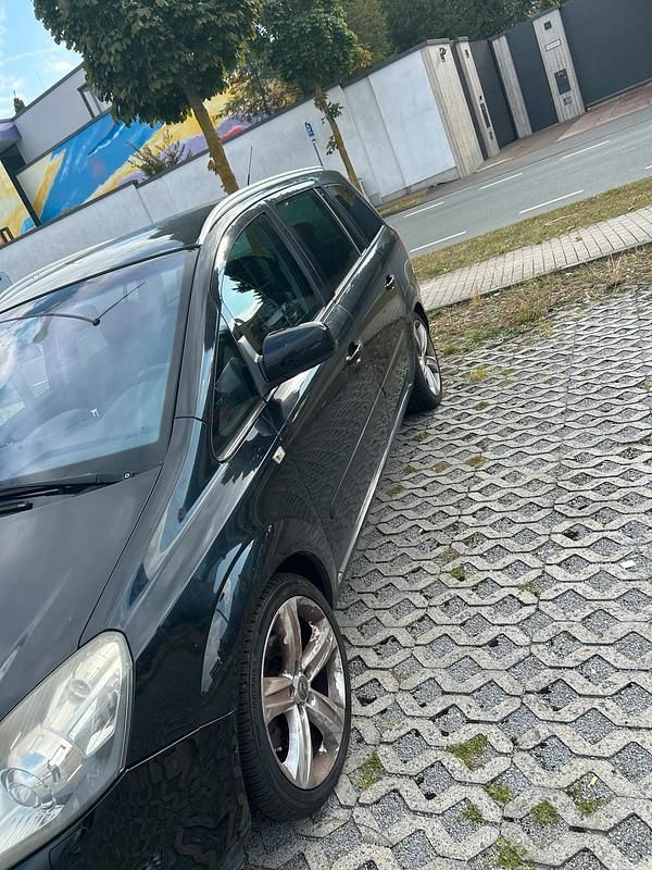 Gebraucht Opel Zafira 150 PS (110 kW) 2010 Schwarz Van / Kleinbus