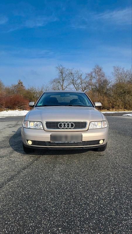 Gebraucht Audi A4 101 PS (74 kW) 1999 Gold Limousine