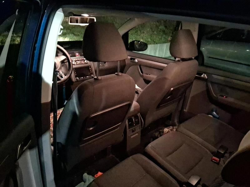 Gebraucht VW Touran 2010 Blau Van / Kleinbus