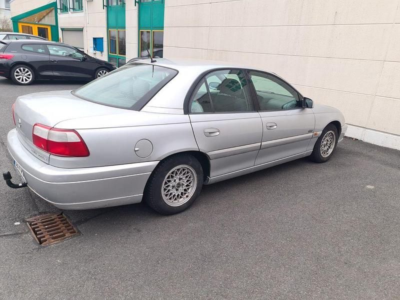 Gebraucht Opel Omega Edition 144 PS (105 kW) 2000 Silber Limousine