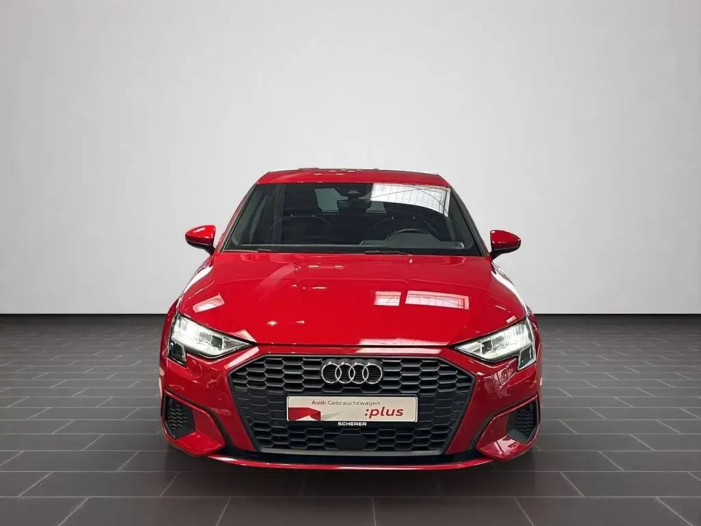 Używany Audi A3 204 KM (150 kW) 2023 Czerwony Sedan/Limuzyna