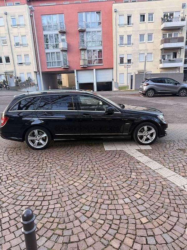 Gebraucht Mercedes C220 Edition 170 PS (125 kW) 2014 Schwarz Kombi
