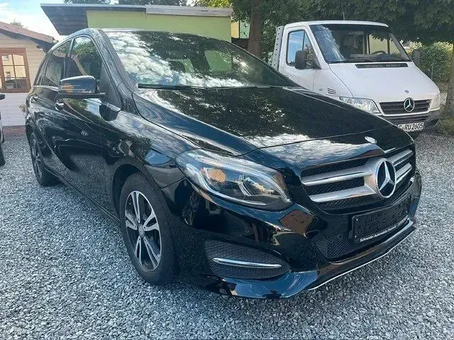 Gebraucht Mercedes B200 156 PS (114 kW) 2016 Schwarz Kleinwagen