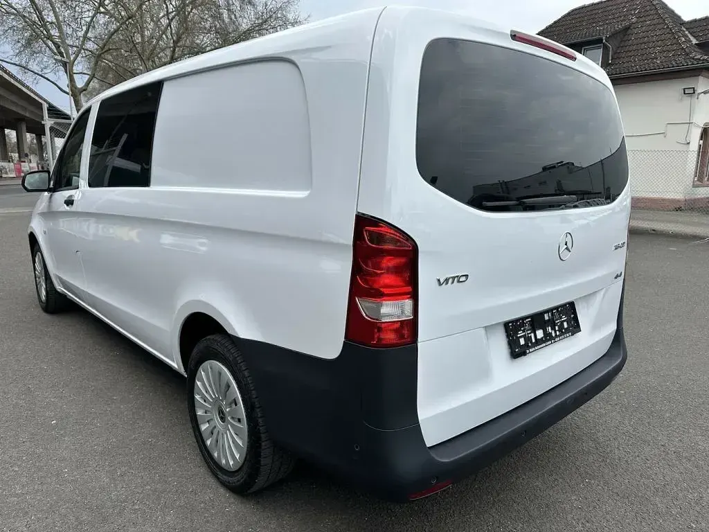 Gebraucht Mercedes Vito 163 PS (119 kW) 2021 Arktikweiss Van