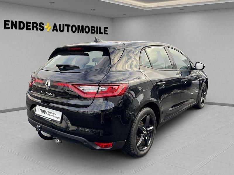 Gebraucht Renault Mégane IV Play 132 PS (97 kW) 2017 Schwarz Limousine