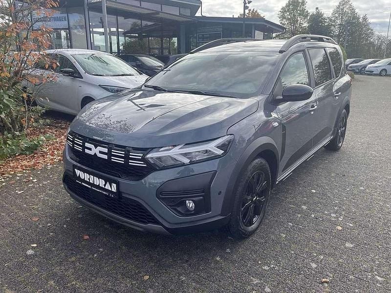 Grau Gebraucht 2023 Dacia Jogger Extreme Van / Kleinbus | 20.590 € (Fairer Preis) - Bild 1/4