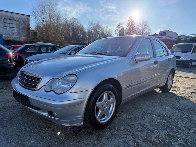 Silber Gebraucht 2003 Mercedes C220 Classic Limousine | 3.490 € (Fairer Preis) - Bild 1/4