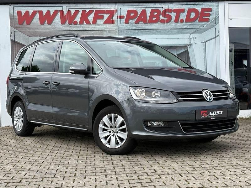 Grau Gebraucht 2019 VW Sharan Comfortline Van / Kleinbus | 25.990 € (Fairer Preis) - Bild 1/4