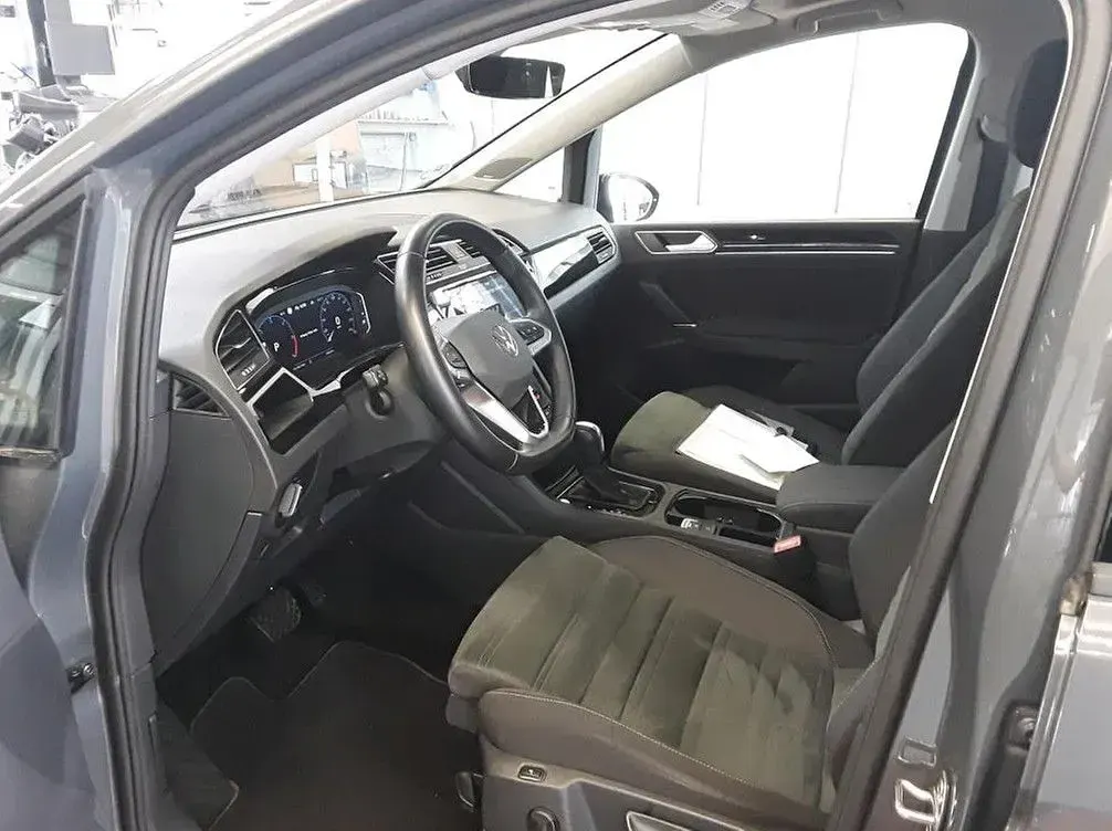 Gebraucht VW Touran Style 150 PS (110 kW) 2023 Delfingrau metallic Van / Kleinbus