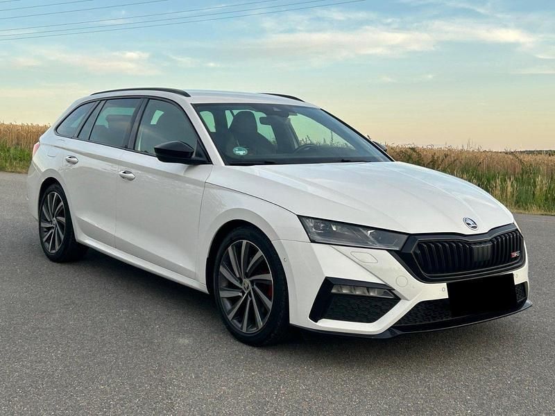 Weiß Gebraucht 2021 Skoda Octavia RS Kombi | 19.890 € (Fairer Preis) - Bild 1/4