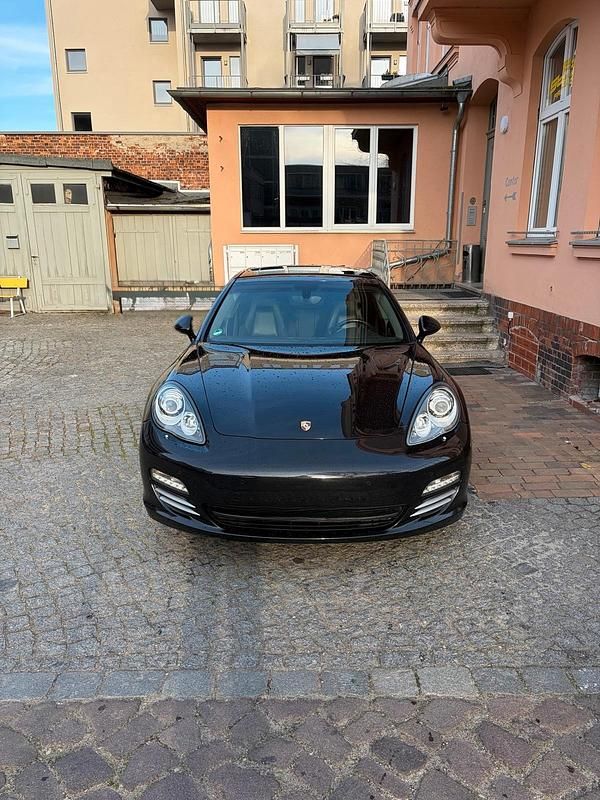 Gebraucht Porsche Panamera 299 PS (219 kW) 2011 Schwarz Kleinwagen