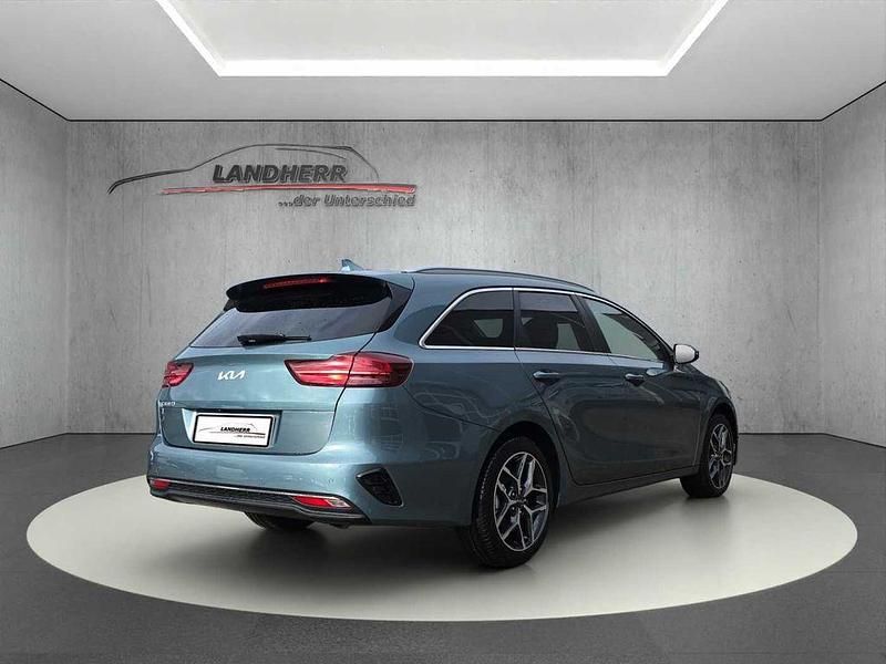 Neu Kia Ceed Sportswagon Gold 140 PS (102 kW) 2026 Grau Kombi