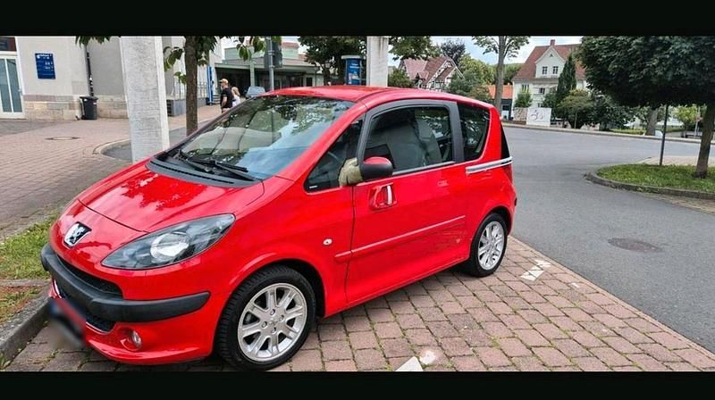 Gebraucht Peugeot 1007 109 PS (80 kW) 2005 Rot Van / Kleinbus