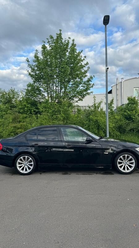 Schwarz Gebraucht 2005 BMW 320 Limousine | 3.300 € (Fairer Preis) - Bild 1/4