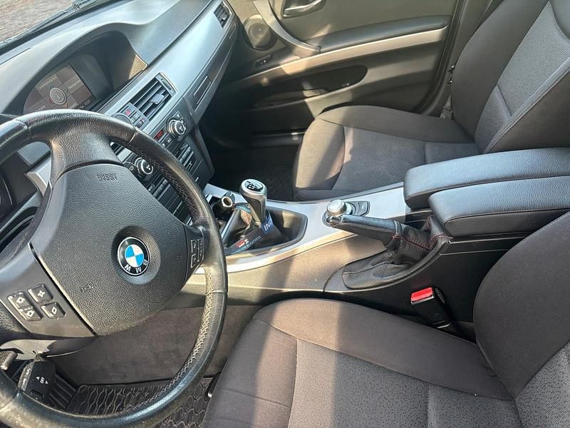 Gebraucht BMW 320 177 PS (130 kW) 2007 Andere farben Limousine