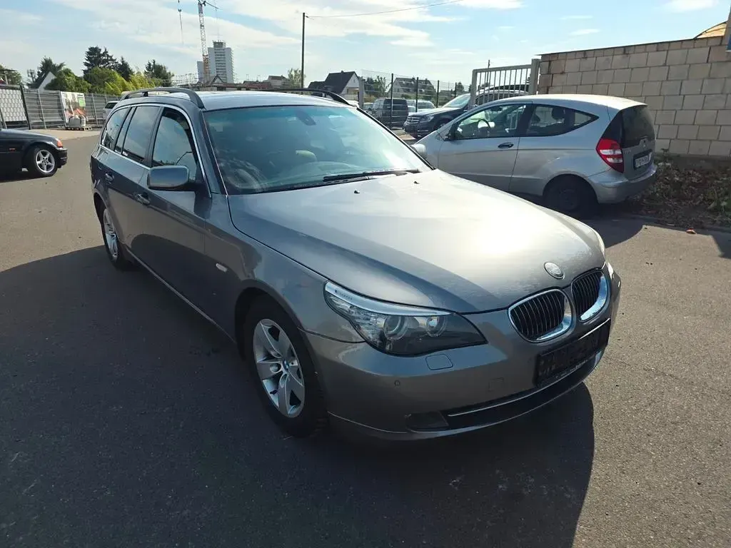 Gebraucht BMW 523 Advantage 190 PS (139 kW) 2008 Grau Kombi