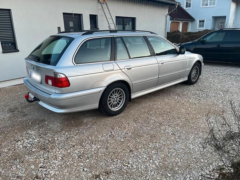 Gebraucht BMW 520 170 PS (125 kW) 2001 Silber Kombi