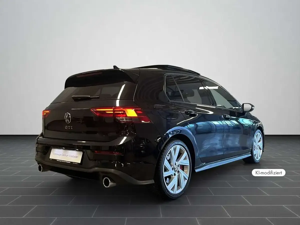 Gebraucht VW Golf VIII GTI 245 PS (180 kW) 2023 Deep black perleffekt (metallic) Limousine