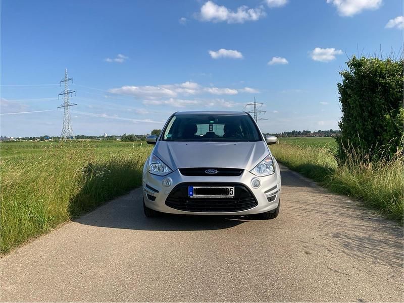 Second-hand Ford S-MAX S 140 CP (102 kW) 2014 Andere farben Monovolum