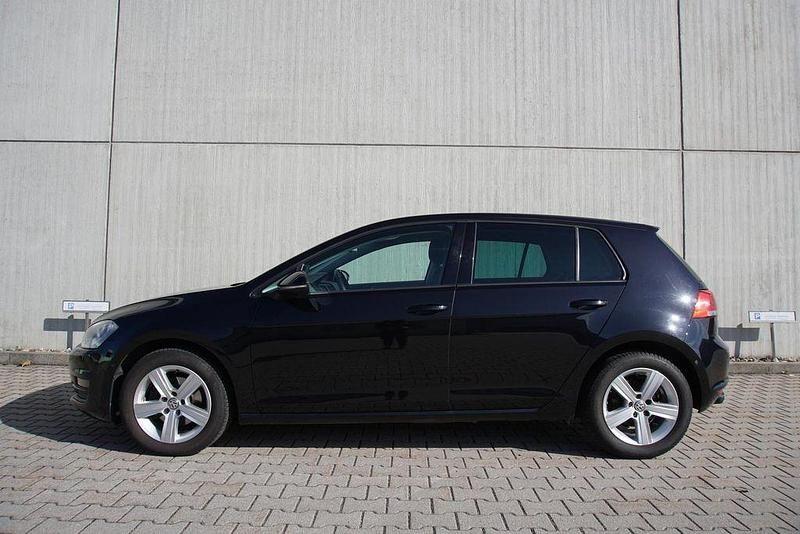 Gebraucht VW Golf VII 105 PS (77 kW) 2013 Deep black perleffekt Limousine