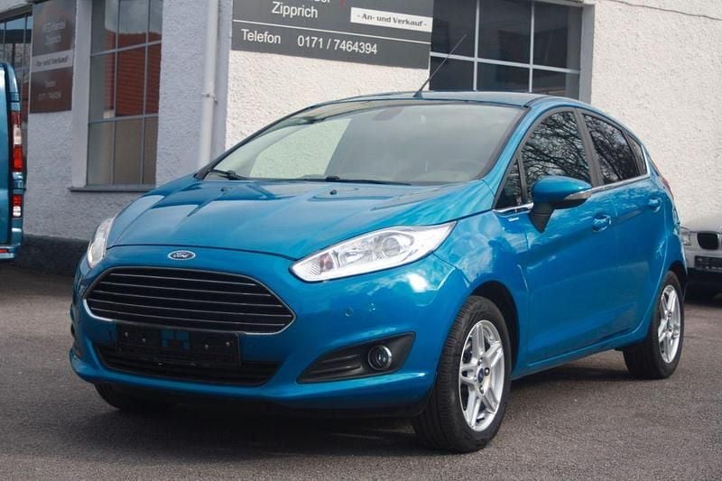 Gebraucht Ford Fiesta Titanium 80 PS (58 kW) 2014 Blau Kleinwagen