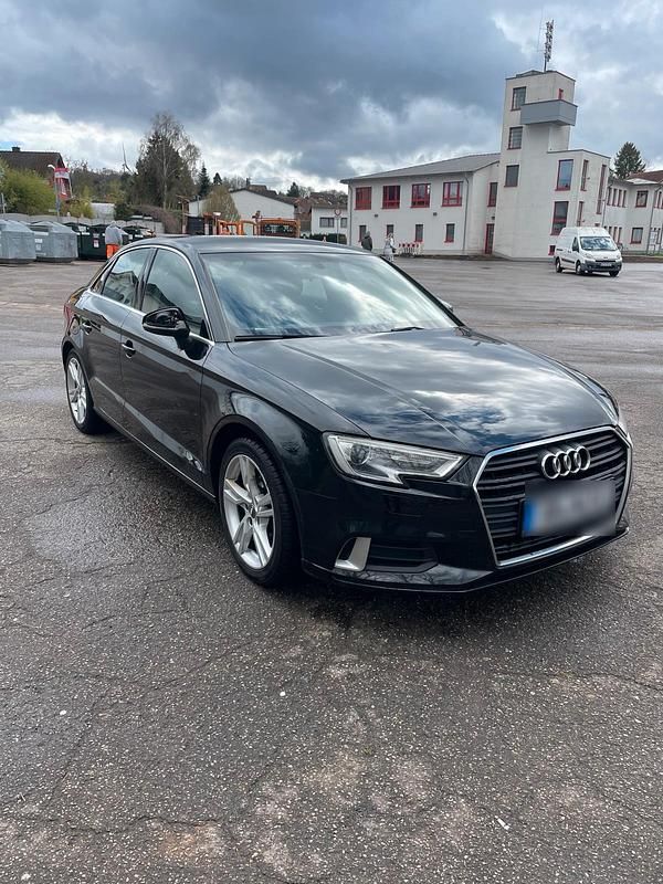 Gebraucht Audi A3 Sport 116 PS (85 kW) 2018 Schwarz Limousine