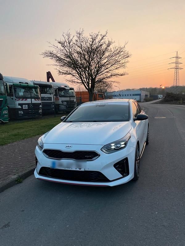 Weiß Gebraucht 2019 Kia ProCeed GT Kleinwagen | 22.980 € (Fairer Preis) - Bild 1/4