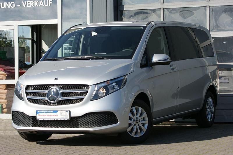 Gebraucht Mercedes V220 163 PS (119 kW) 2023 Silber Van / Kleinbus