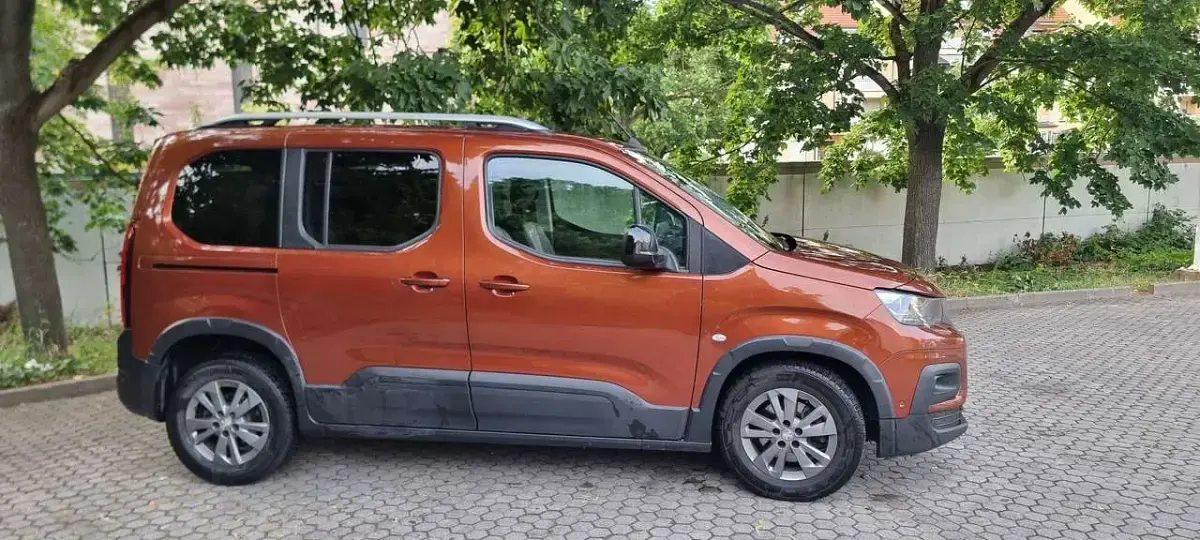 Gebraucht Peugeot Rifter 131 PS (96 kW) 2022 Metalliclackierung Van / Kleinbus