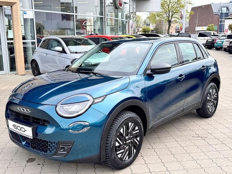Blau Neu 2025 Fiat 600 SUV | 29.390 € (Teuer) - Bild 1/3
