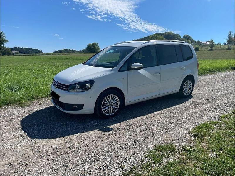 Weiß Gebraucht 2014 VW Touran Cup Van / Kleinbus | 8.390 € (Guter Preis) - Bild 1/4