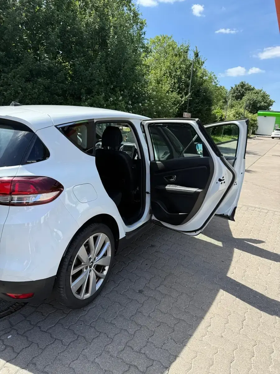 Gebraucht Renault Scenic E-Tech 140 PS (102 kW) 2018 Weiß Van / Kleinbus