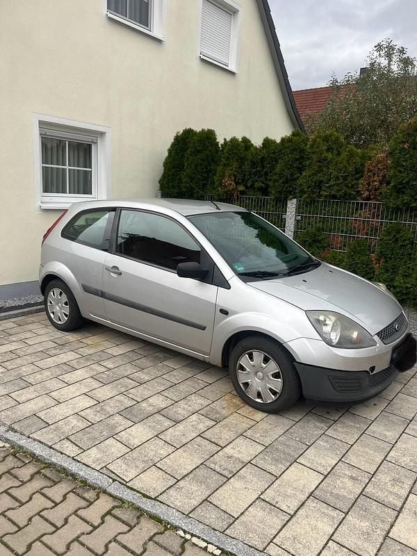 Silber Gebraucht 2006 Ford Fiesta Trend Kleinwagen | 590 € (Guter Preis) - Bild 1/4