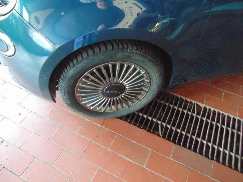 Gebraucht Fiat 500e Icon 86 kW (118 PS) 2021 Ozean grün met Limousine