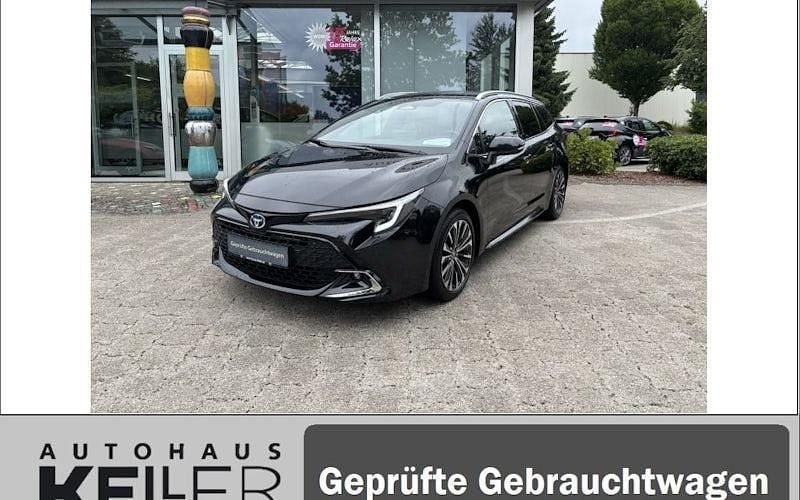Schwarz Gebraucht 2023 Toyota Corolla Team Kombi | 28.960 € (Fairer Preis) - Bild 1/4