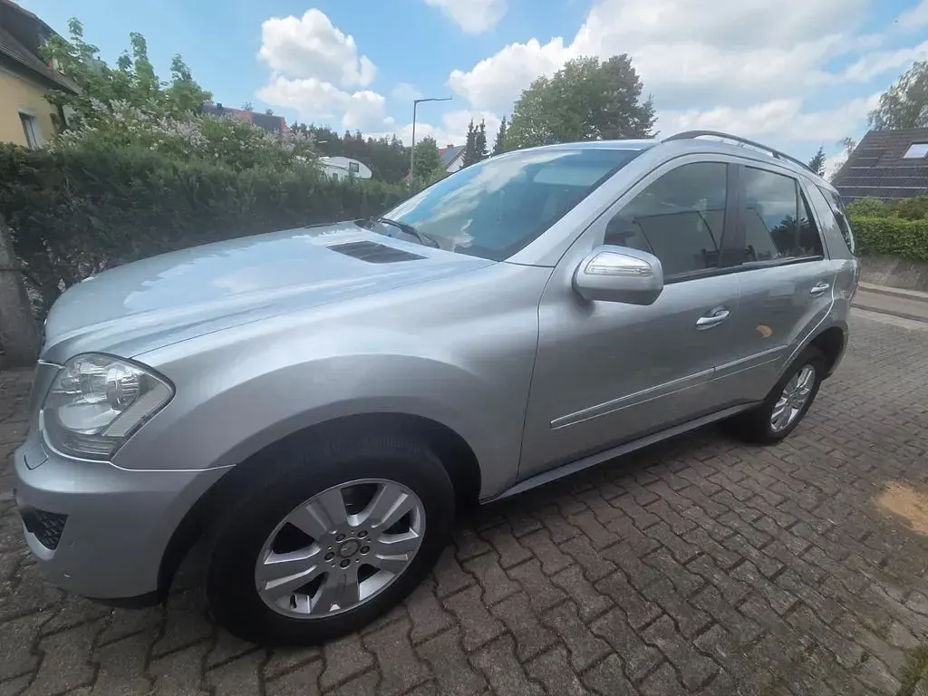 Gebraucht Mercedes ML300 190 PS (139 kW) 2009 Grau SUV