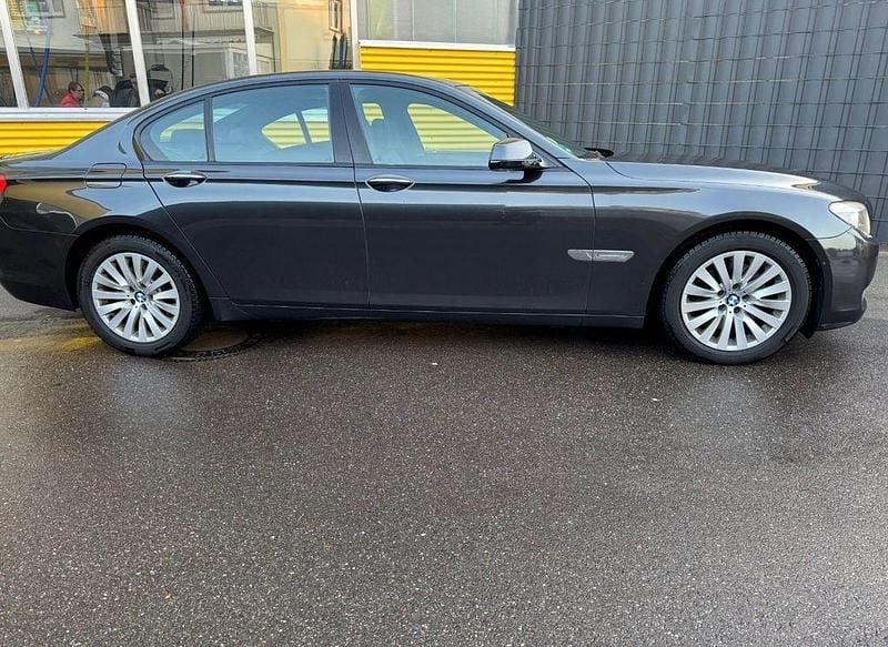 Gebraucht BMW 740 Shadowline 306 PS (225 kW) 2010 Grau Limousine