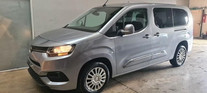 Silber Gebraucht 2020 Toyota Proace Verso City Kombi | 13.900 € (Fairer Preis) - Bild 1/4