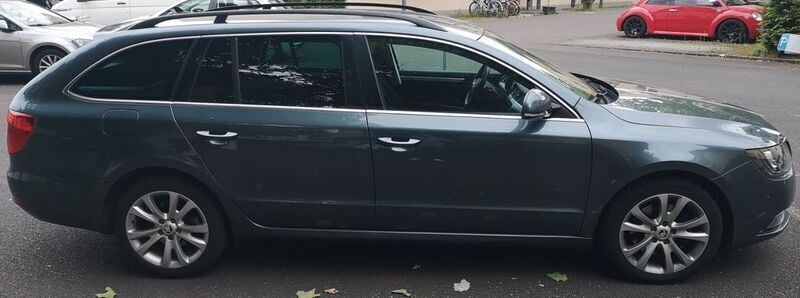Grau Gebraucht 2015 Skoda Superb Best of Kombi | 12.100 € (Guter Preis) - Bild 1/4