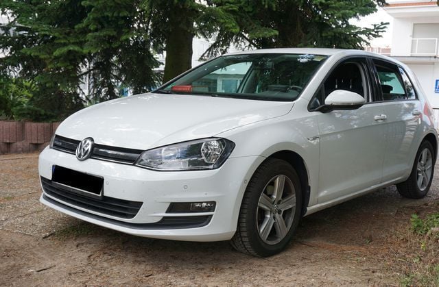 Weiß Gebraucht 2014 VW Golf VII Limousine | 15.950 € - Bild 1/4
