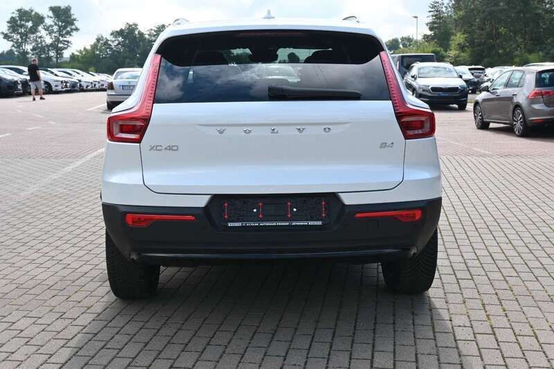 Gebraucht Volvo XC40 Plus 197 PS (144 kW) 2024 Crystal white pearl SUV