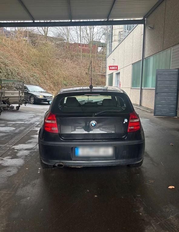 Gebraucht BMW 116 122 PS (89 kW) 2008 Schwarz Kleinwagen