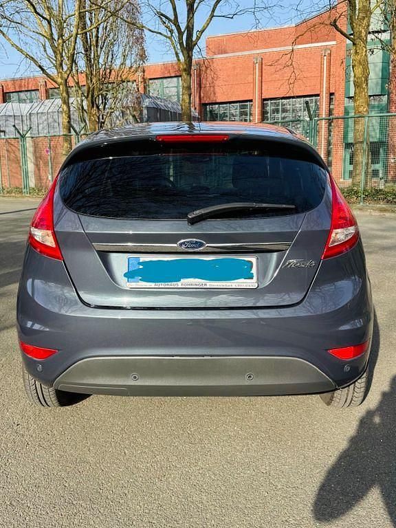 Gebraucht Ford Fiesta Titanium 97 PS (71 kW) 2011 Grau Kleinwagen
