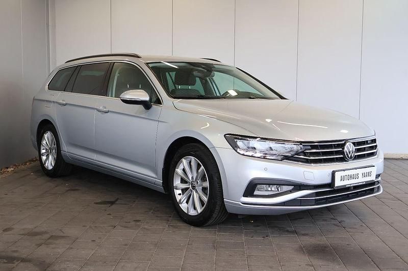 Gebraucht VW Passat Business 150 PS (110 kW) 2022 Silber Kombi